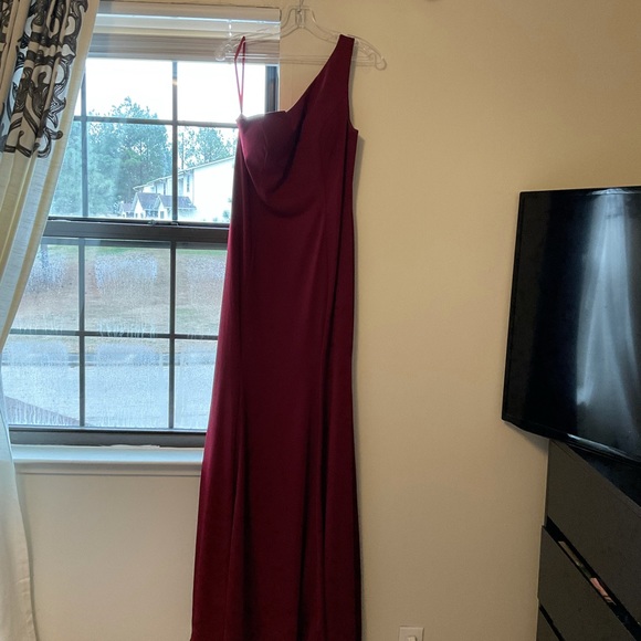 NWT Burgundy Kleinfield One Shoulder Dress - Picture 3 of 5